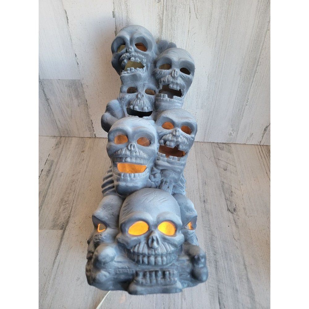 Halloween Trendmaster stacked skulls light‎ up home decor